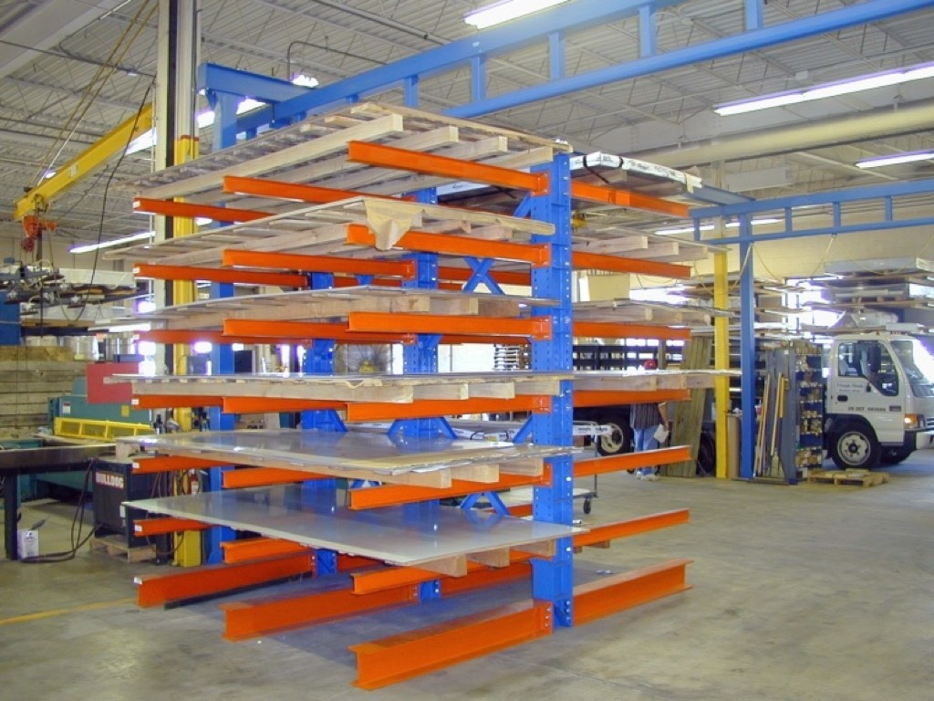 Cantilever industriel chargé